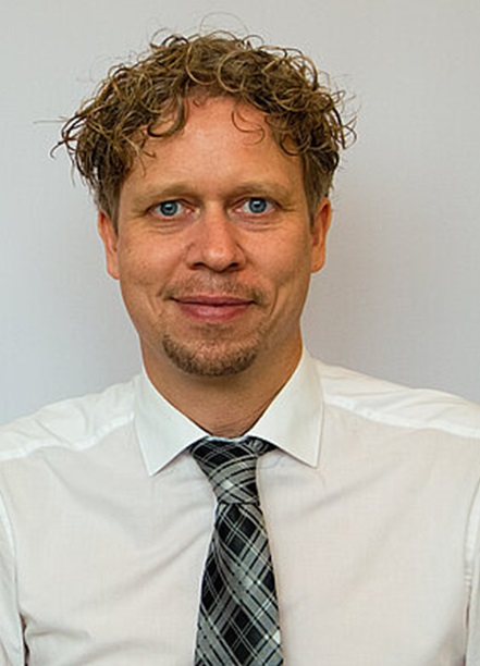 Dr. Kristian KAMPFER